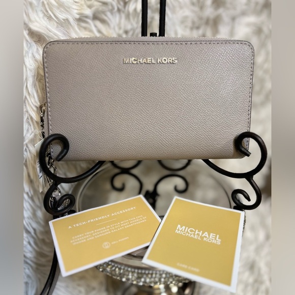 š©¶š¤NWT-Michael Kors Jet Set Saffiano Pearl Grey Zip Wallet/ Wristletš©¶š¤ - Picture 5 of 10